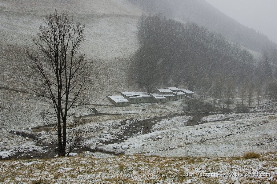 01-PARTENZA SOTTO LA NEVICATA.jpg